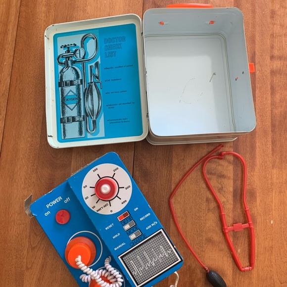 Vintage Ohio Art Unit 45 Para-Medic Toy Kit - Picture 7 of 11